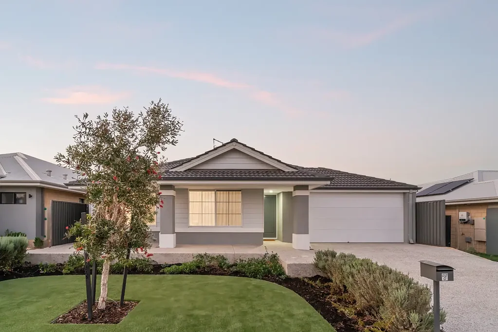Madora Bay 4Zimmer Coastal Perfection with Contemporary Design Features Throughout