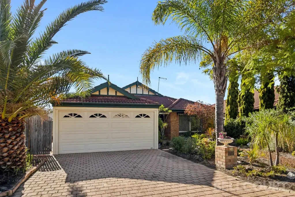 Ellenbrook 4ห้องนอน Spacious Family Living with Poolside entertaining