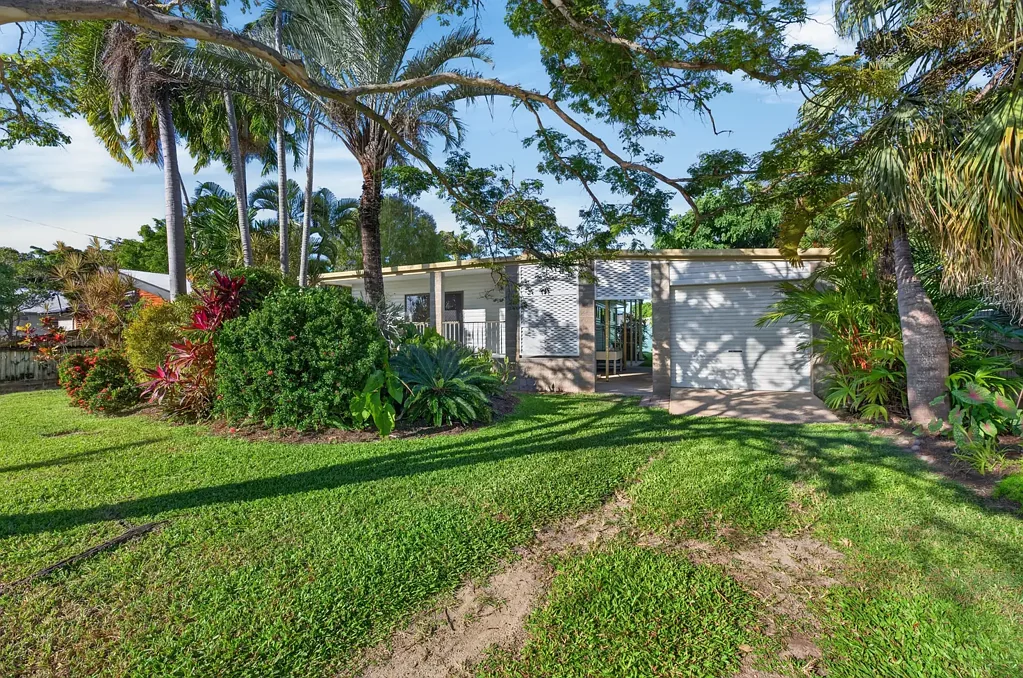 Railway Estate 3 Bedroom Inner City Opportunity : 809sqm : Amazing Family Home