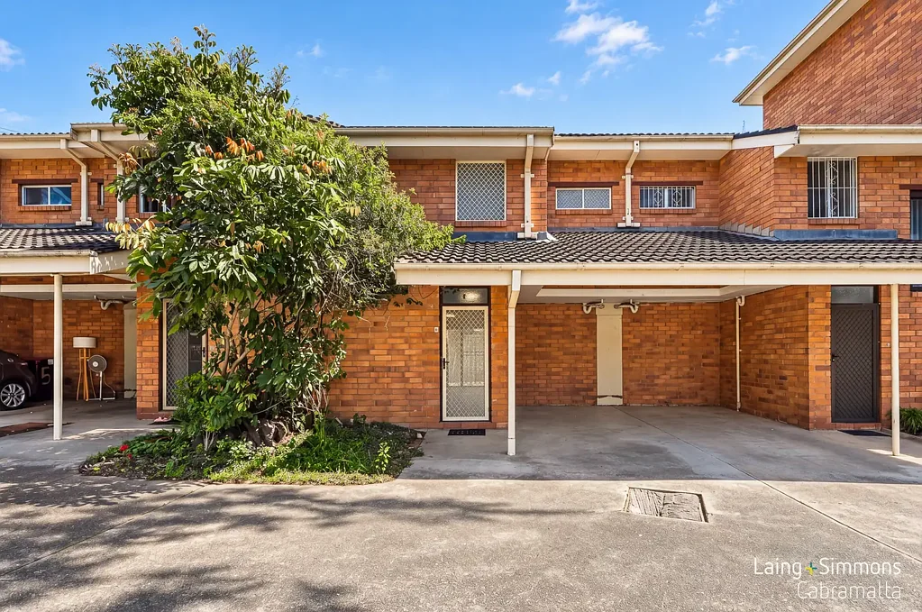 Cabramatta 2房 坚固全砖联排别墅 SOLID FULL-BRICK TOWNHOUSE
