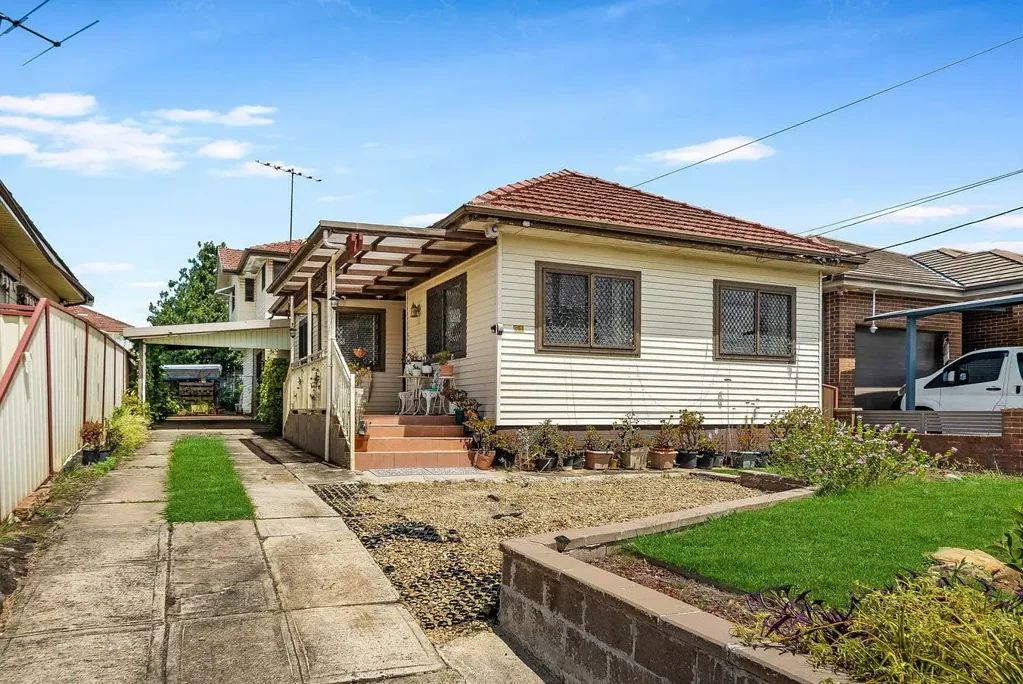 Freshly Renovated House | Electricity & Water Included!
