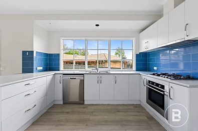 厨房 - 1 Hakea Court, Mount Helen, VIC 3350