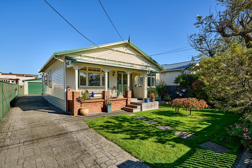 Lower Hutt 3બેડરૂમ Timeless character, unbeatable convenience