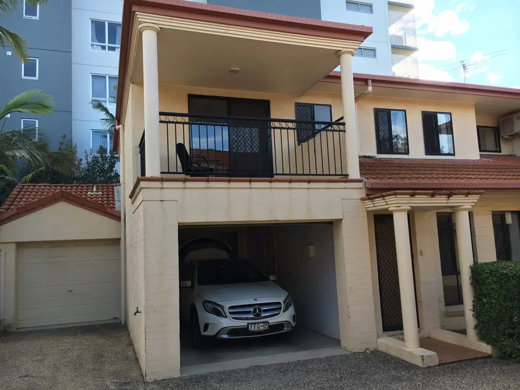 Prime Indooroopilly Location!