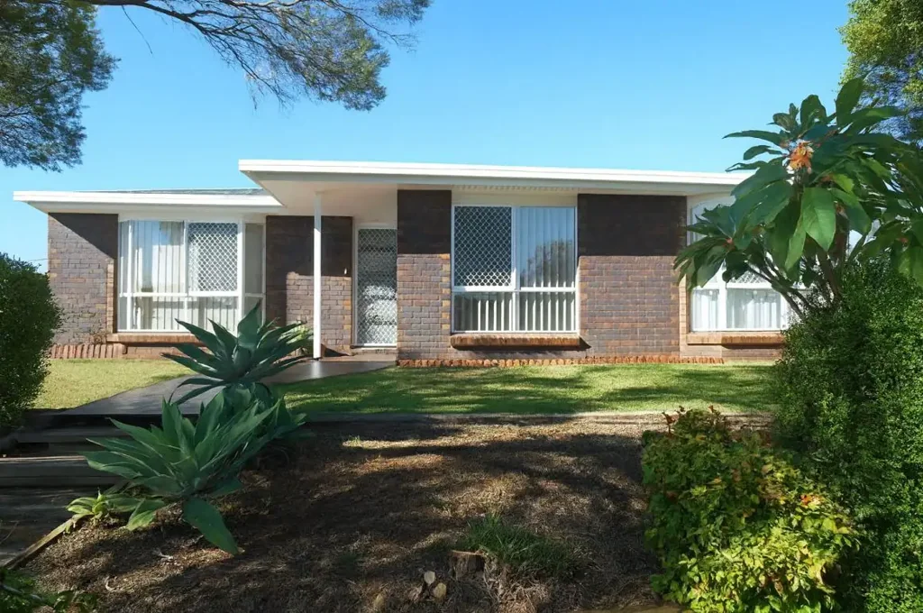 This home truly ticks all the boxes! Positioned in a quiet street just minutes' walk to Fairview Heights Primary School.