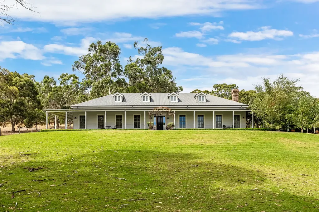 Echunga 4房  A C2012 homestead where refined elegance meets ten glorious acres of fresh country air