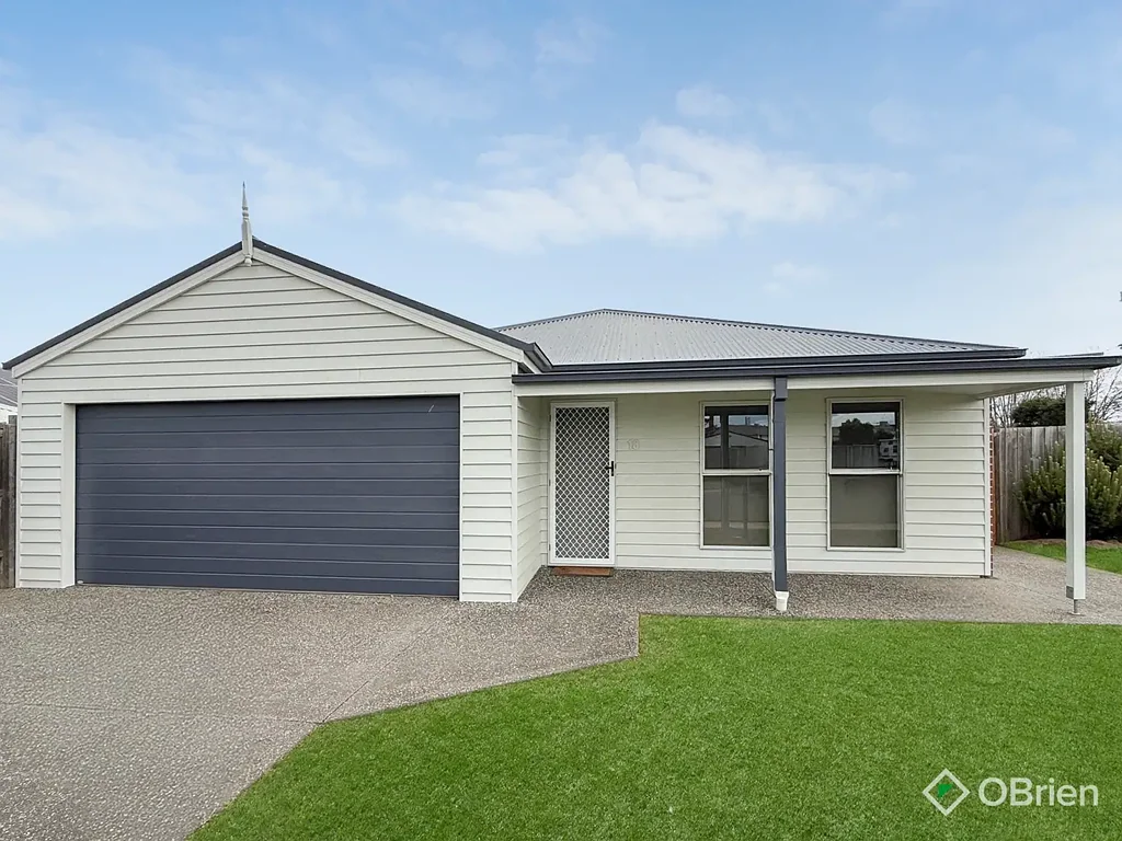 Spacious Family Home in Quiet Court – Lawn & Garden Maintenance Included!
