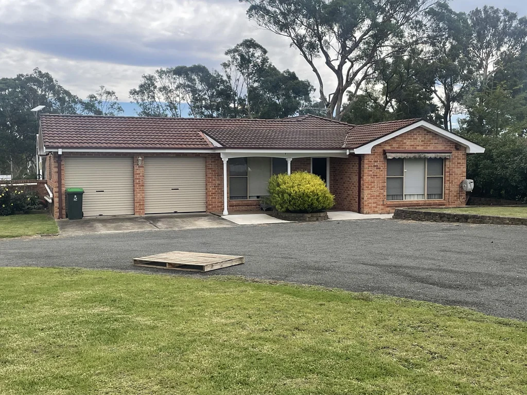 Bargo 4 Bedroom Fantastic Property for a family and Tradie