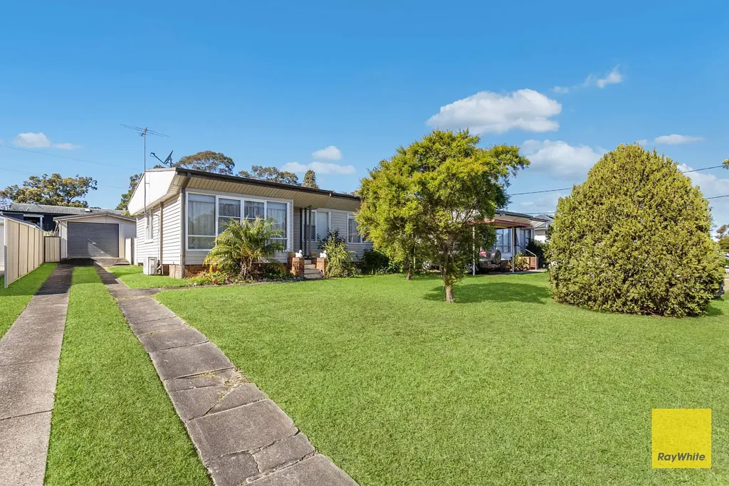 Lalor Park 3Phòng ngủ High Side with Granny Flat Potential