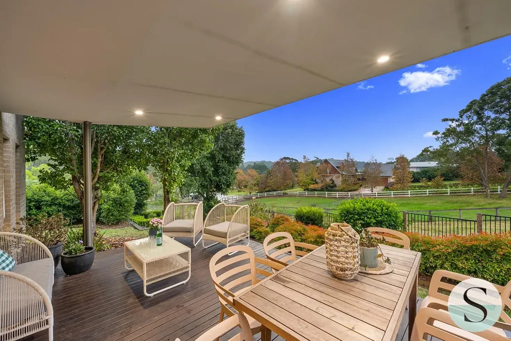 Wallsend 4બેડરૂમ 620sqm on the Fringe of Acreage Living | Rare Wallsend Setting with Luxury Family Appeal