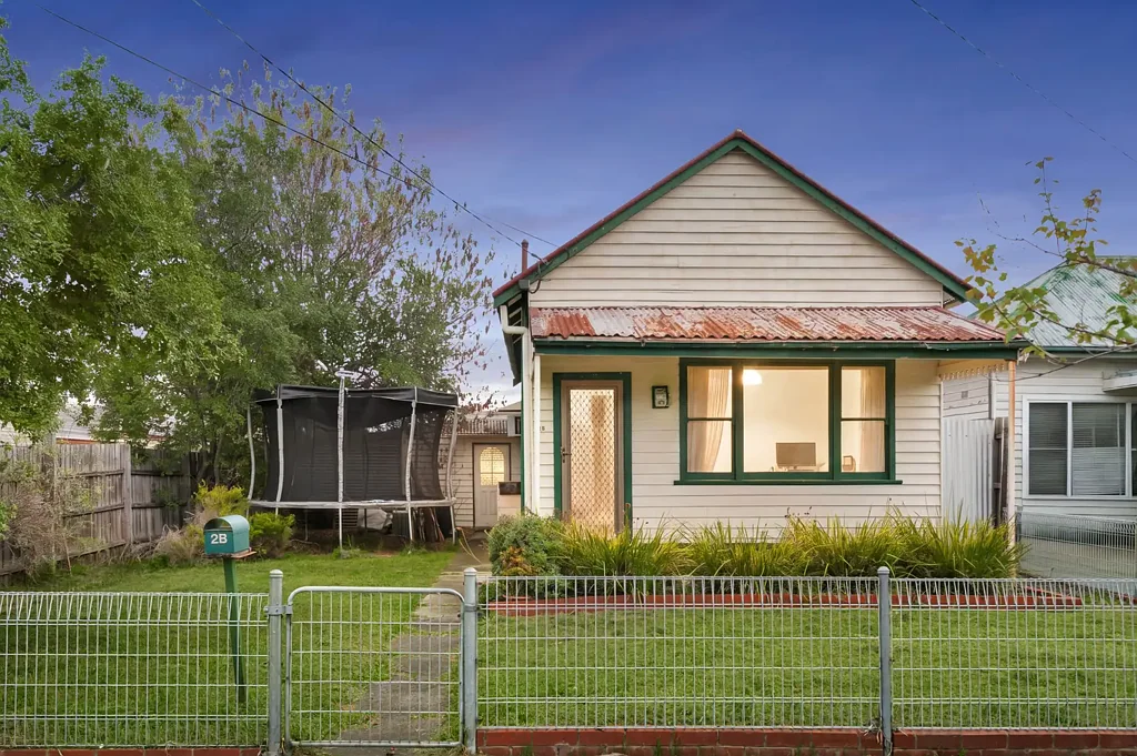 West Footscray 2Phòng ngủ Parkside Rarity with Corner Capabilities