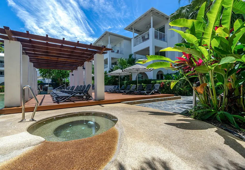 Port Douglas 1房  HOT NEW PRICE – $235,000 WITH POOL VIEWS!