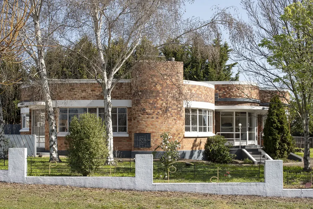 Campbell Town 4Zimmer "Climar" - A Recognised Art Deco Landmark