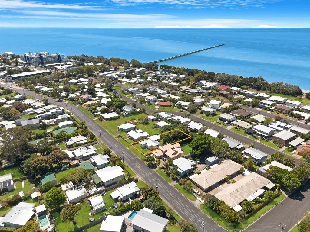 Urangan 2ਬੈੱਡਰੂਮ Character Home in a Prime Coastal Location!