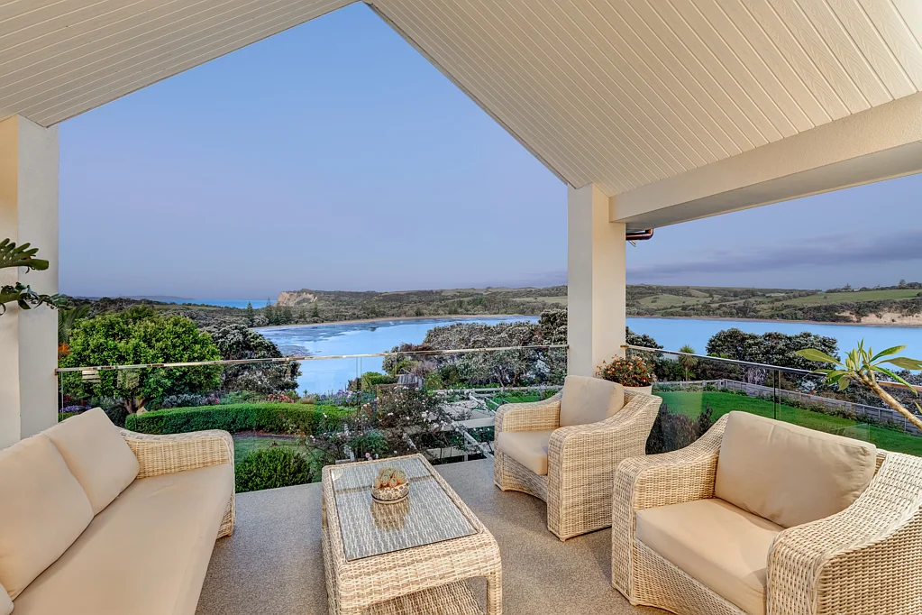 Gulf Harbour 6房 汉普顿风格海景住宅！1144㎡前排大地，全景客厅+多露台+双内进式车库，空间与视野的极致！ Escape to your own paradise