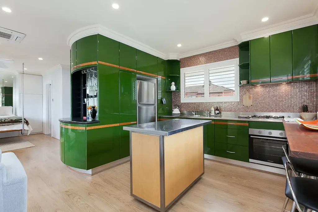 South Perth 1कमरा UNIQUE TWO STOREY STUDIO!
