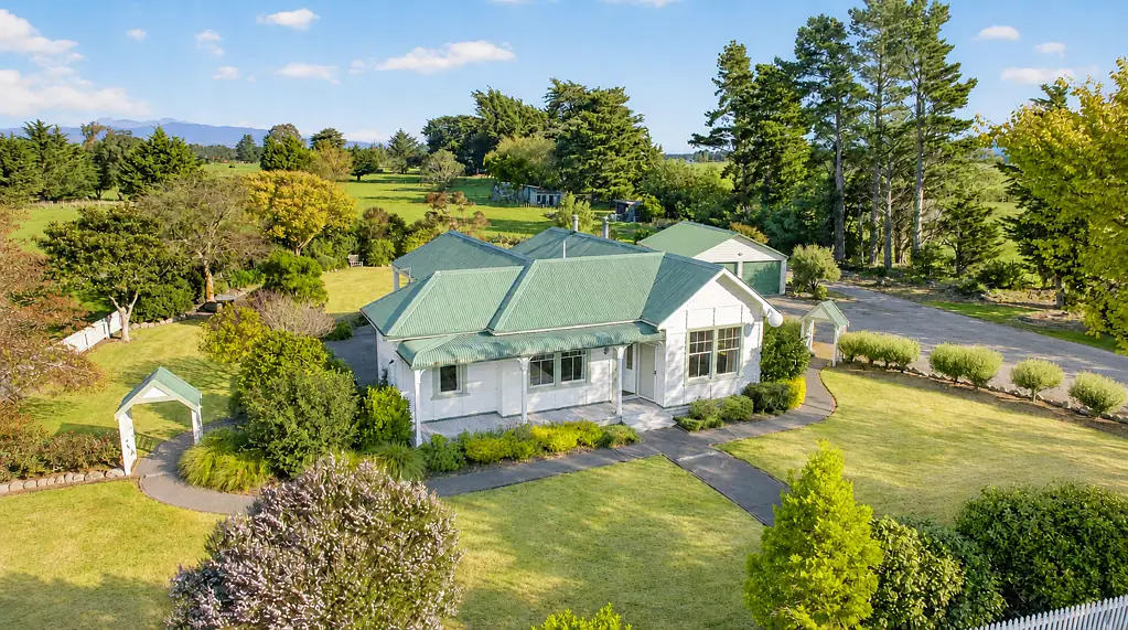 Featherston 3ห้องนอน Peace, Privacy & Plenty of Charm - BEO $999,000