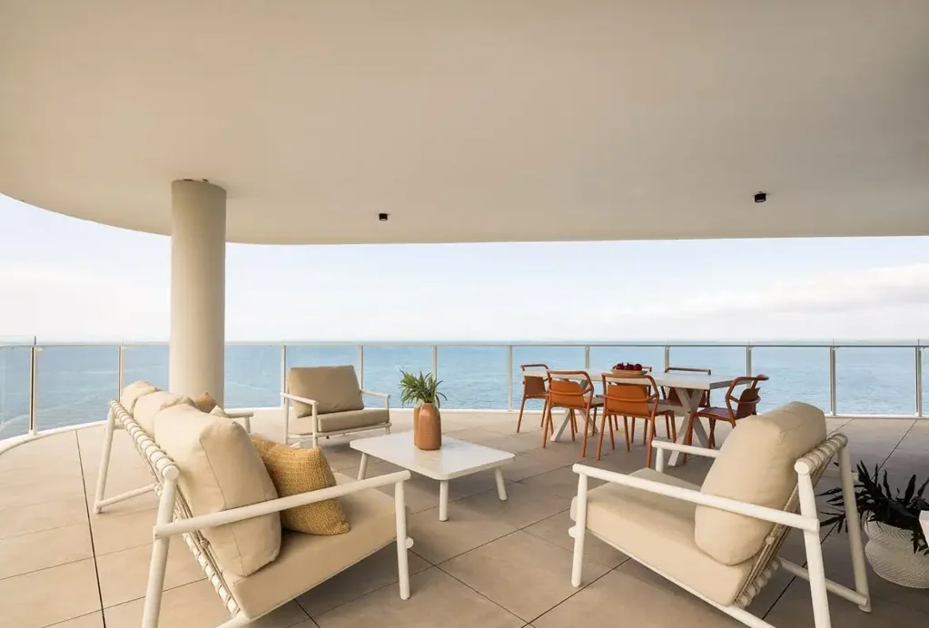 Premium Waterfront Apartment - Woody Point Village