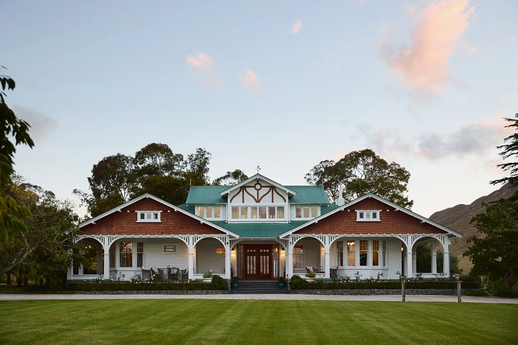Maraekakaho 9 Bedroom Glen Aros - Two Residences and Income Potential