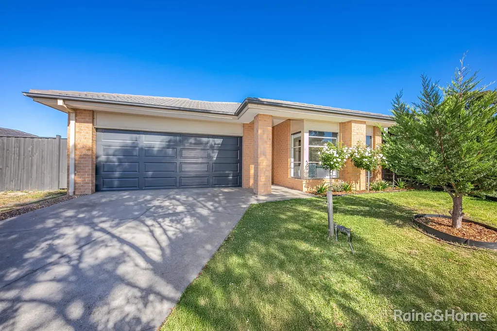 17 Retreat Crescent, Sunbury, VIC 3429