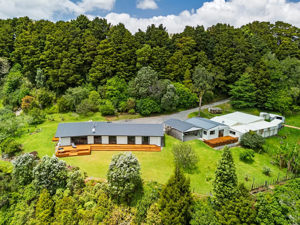 Okaihau  Bush, Pasture and Views: Versatile 9.6ha Retreat