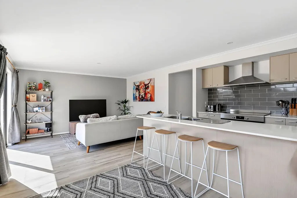 Armstrong Creek 3ห้องนอน North-Facing Home Bathed in Natural Light