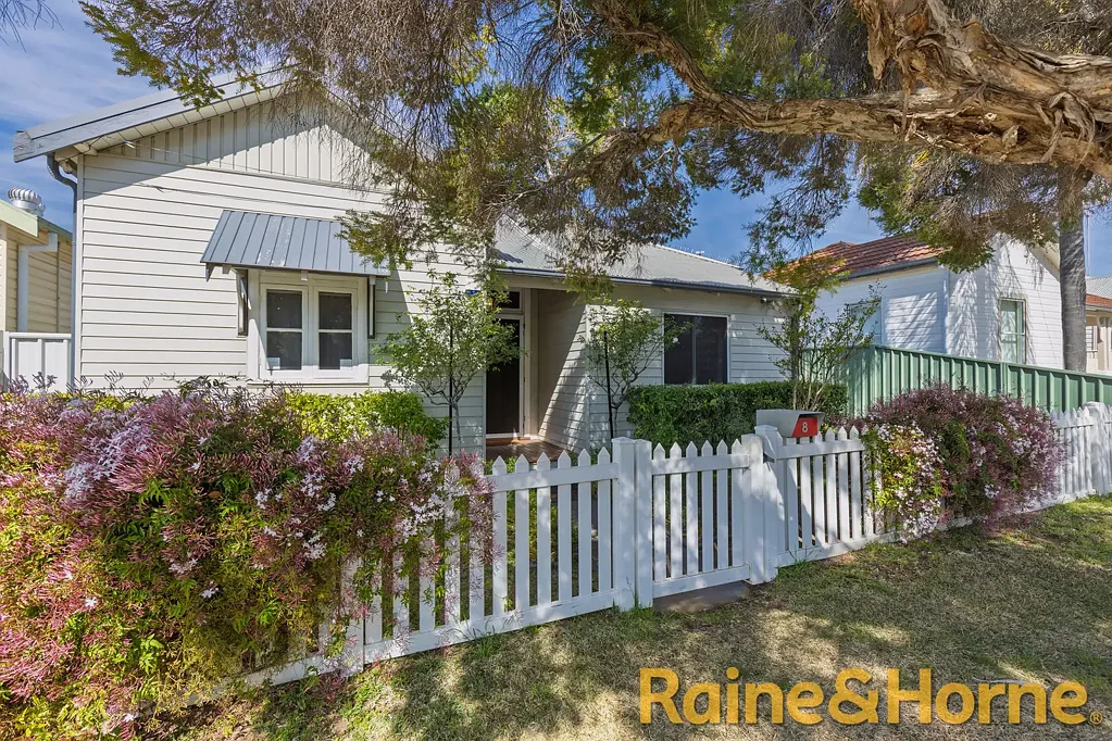 Dubbo 3ਬੈੱਡਰੂਮ Cottage Charm with Poolside Paradise