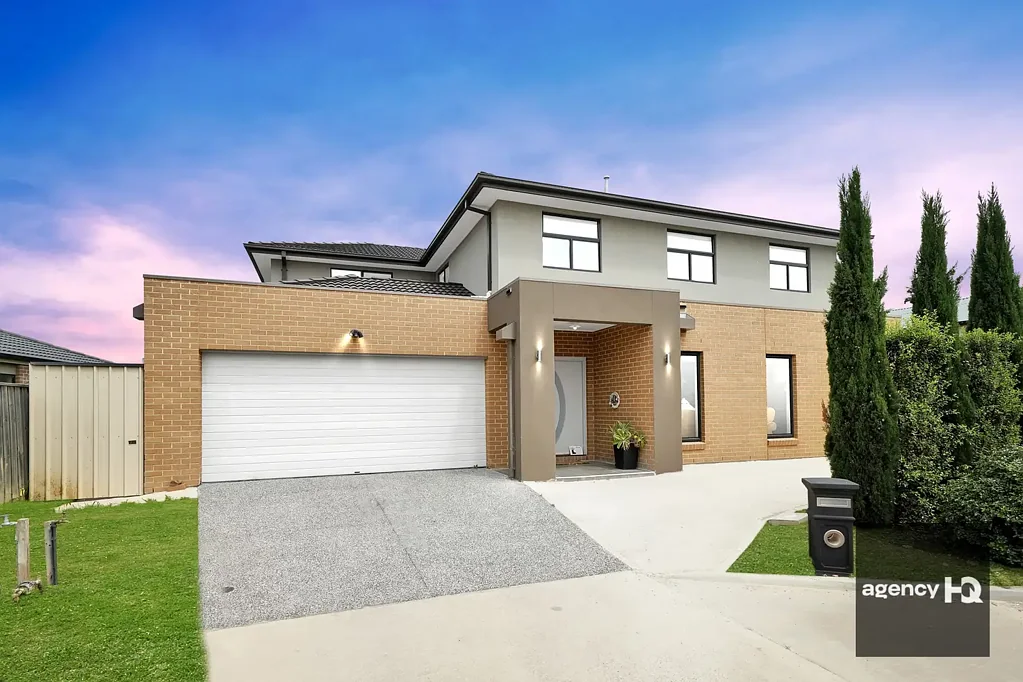 Luxurious Family Home with 9 Bedrooms and Multiple Living Areas