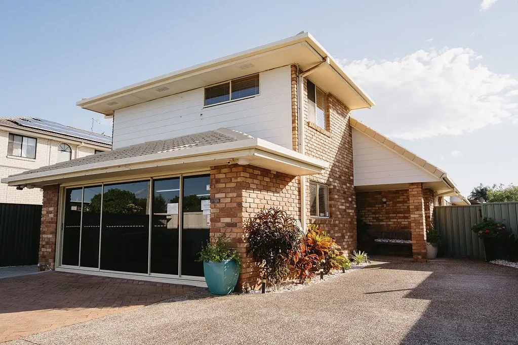 Runaway Bay 5部屋 Owners Committed Elsewhere - Will be Sold on or before Auction