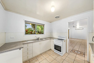 12 Marigold Street, Caboolture, QLD 4510, 3 phòng ngủ, 1 phòng tắm, House