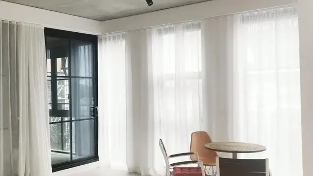 MODERN ONE-BEDROOM APARTMENT WITH RESORT-STYLE AMENITIES