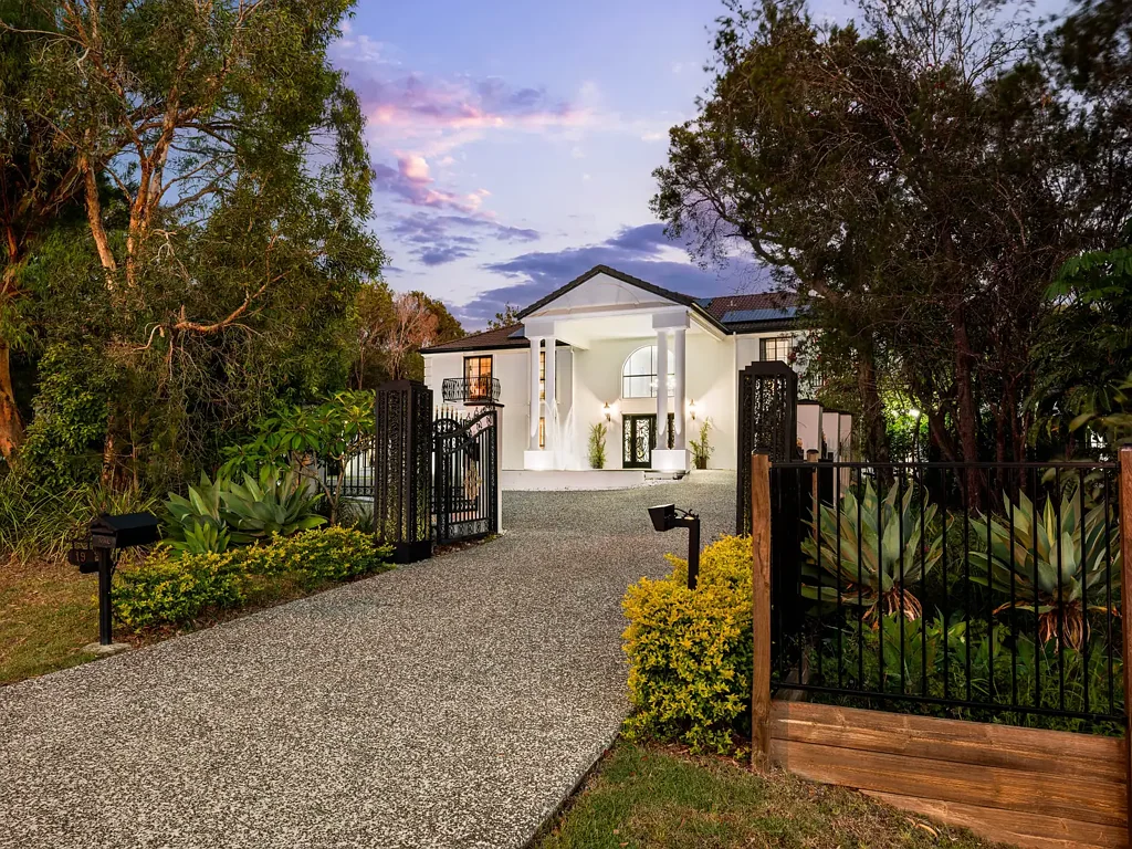 Thornlands 8침실 A Grand Masterpiece Manson With a Brand-New Two-Ensuite Granny Flat - Auction  Must Be Sold