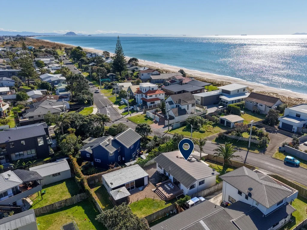Papamoa 3房  Beach street, full site, endless potential