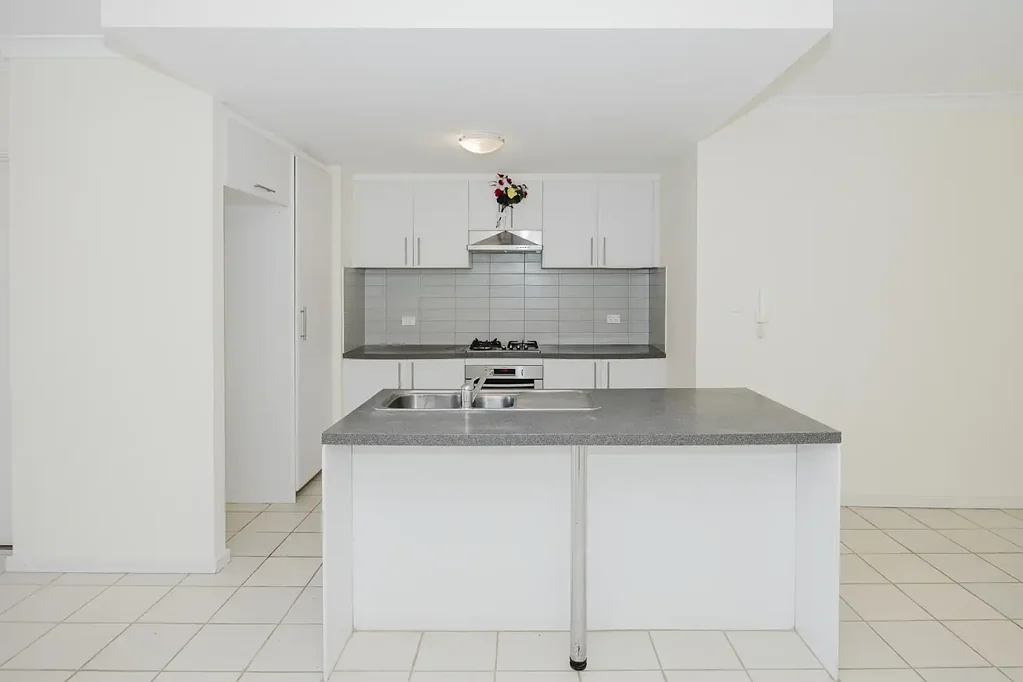 Currambine 3房  Modern 3 x 2 Apartment with Pool & 2 Car Bays in Prime Location – Resort Style Living