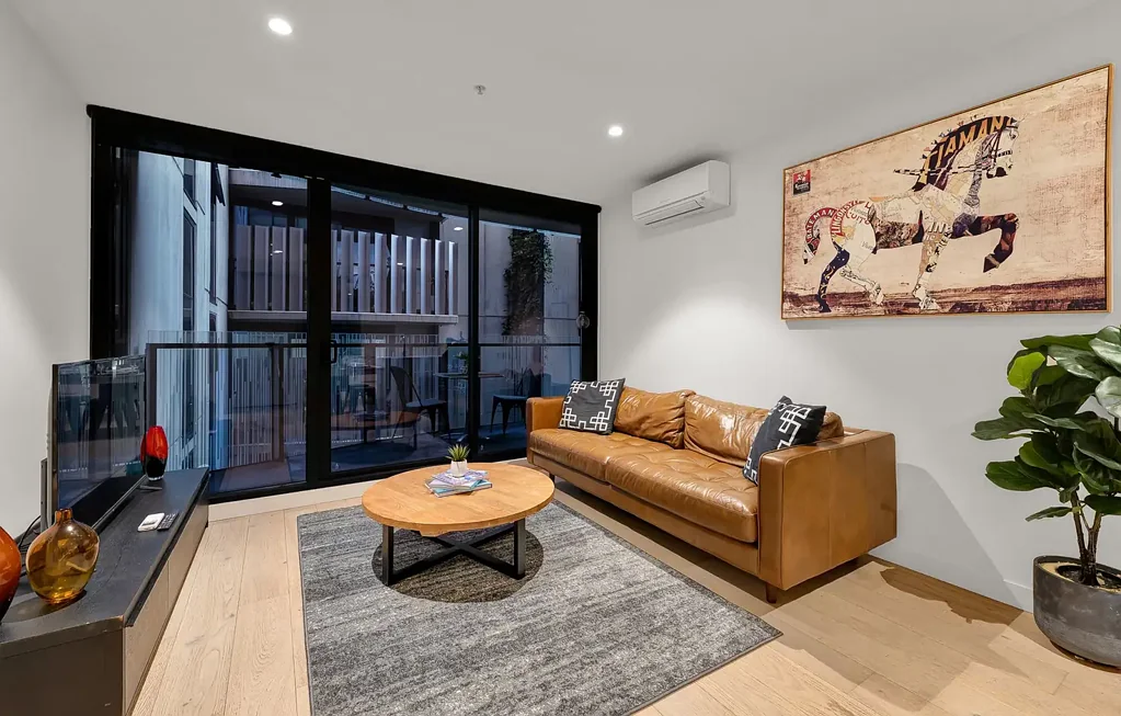 &apos;Ikebana&apos; - Fully Furnished. Stay from 1 month. Includes all utilities.