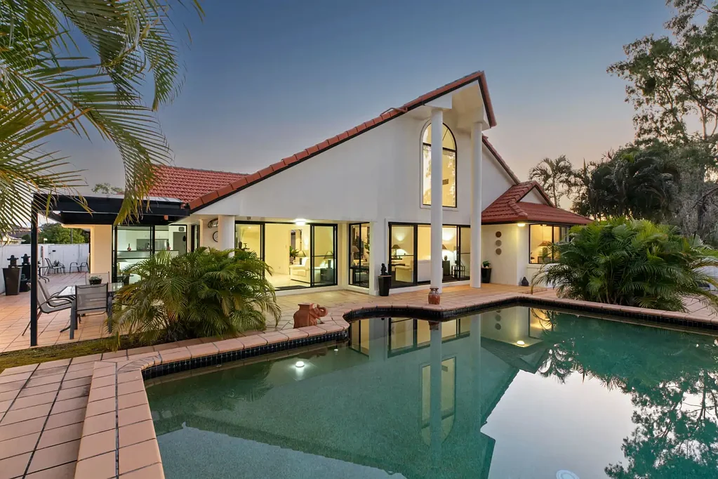 Sippy Downs 4ਬੈੱਡਰੂਮ THE LAKE HOUSE - REF: 4390
