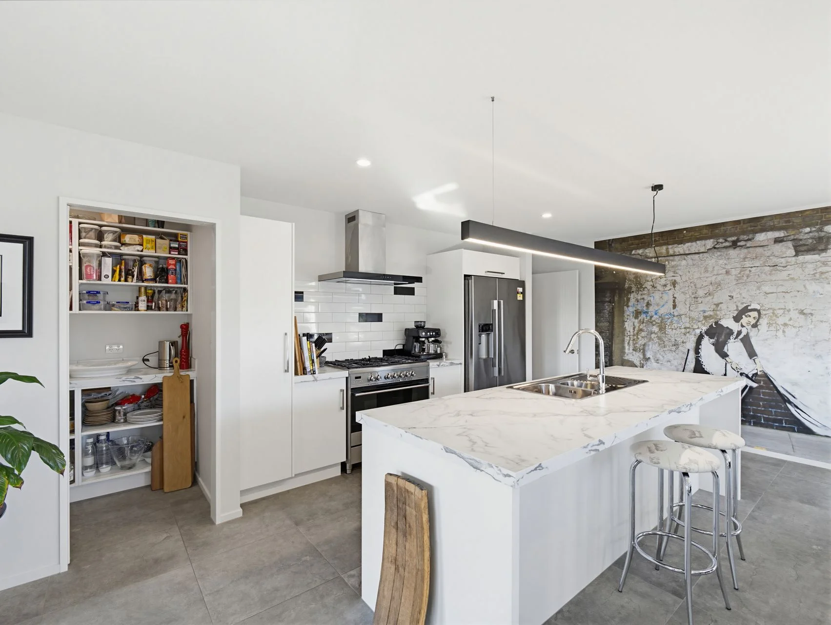 Lincoln 3Phòng ngủ Quiet Cul-de-Sac Living with Style to Match