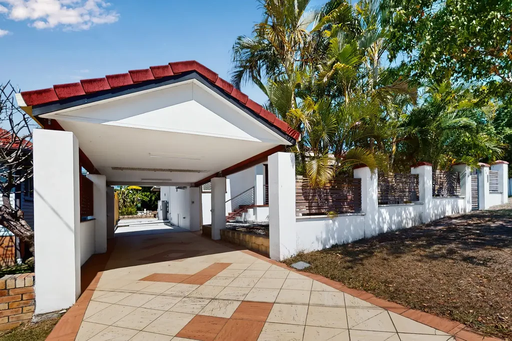 SPACIOUS FAMILY HOME