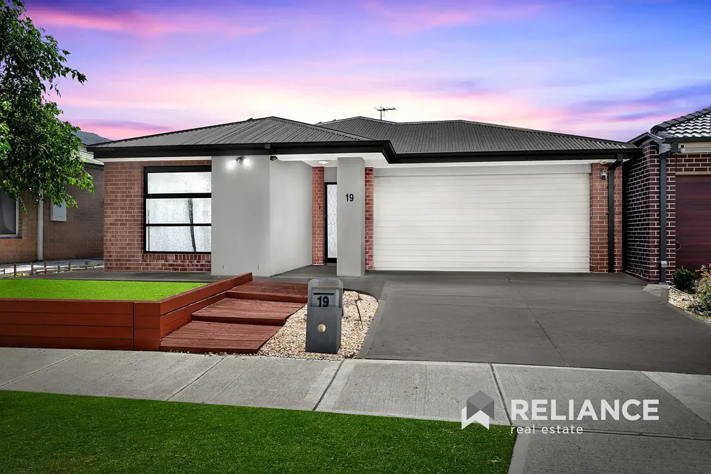 Tarneit 4 Bedroom Stylish Family Living in Prime Riverdale Estate Location