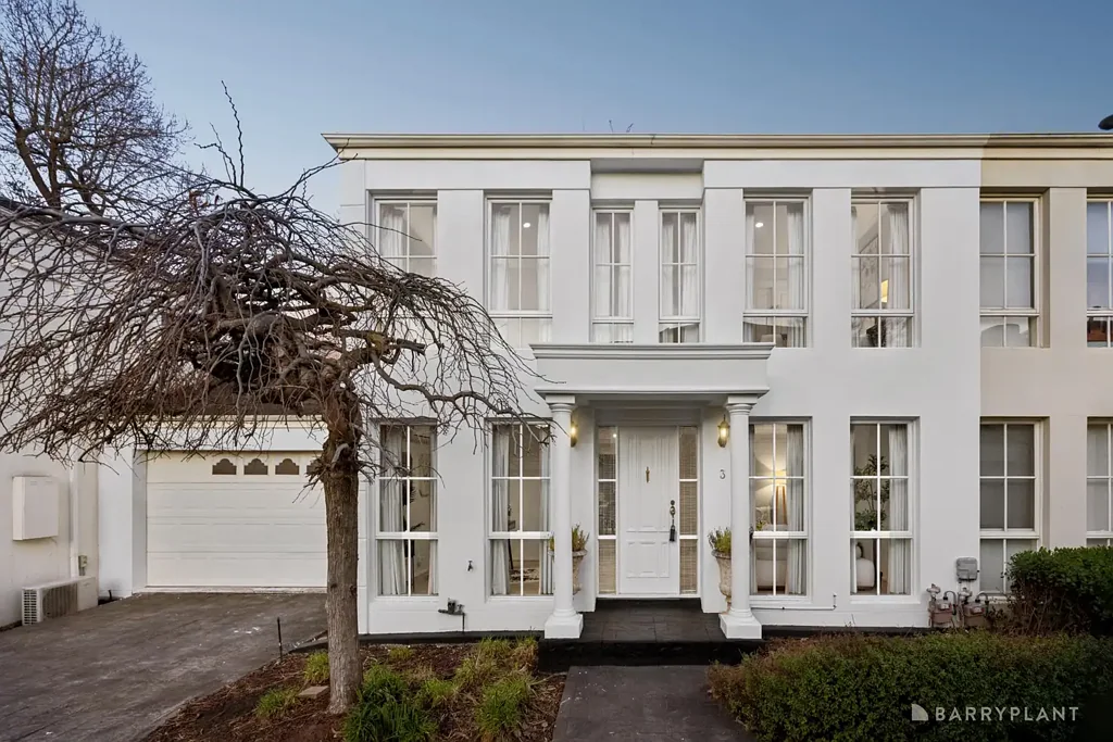 Doncaster 3બેડરૂમ Walk to Westfield from this Regal Residence
