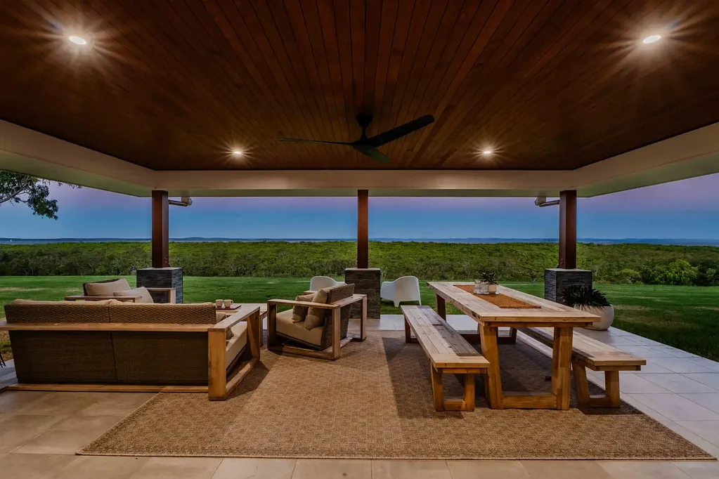 Booral 4Zimmer INSTRUCTED TO SELL - 5 Acres of Oceanfront Luxury with Uninterrupted K'gari Views