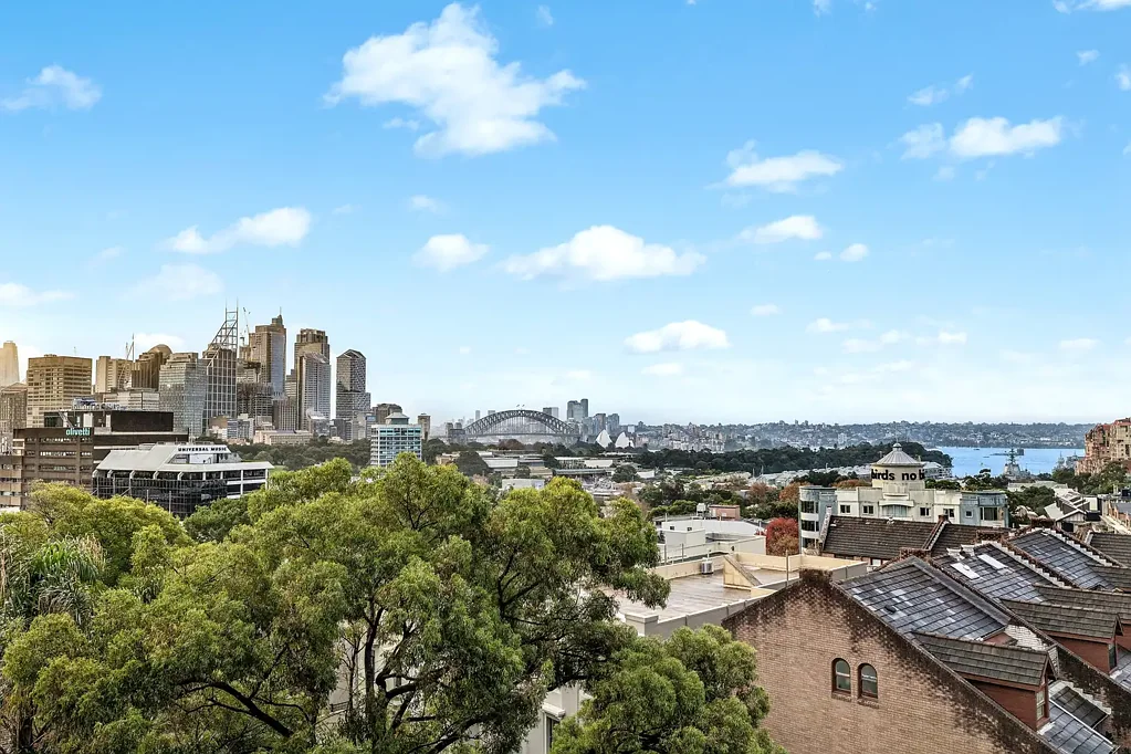 Darlinghurst 2 Bedroom Stylish City-Fringe Living with Sweeping North Views