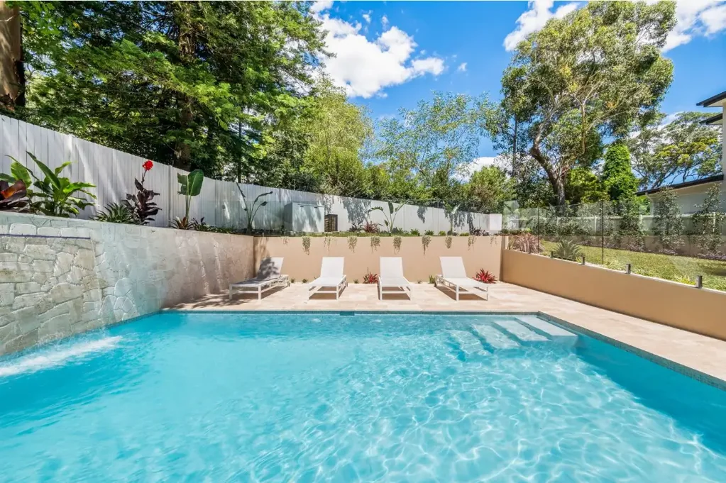 Wahroonga 5部屋 Distinguished design and luxurious scale, surrounded by exquisite poolside grounds