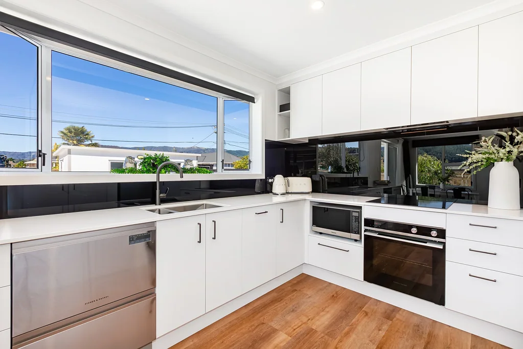 Elderslea 2房  Renovated, Refined & Ready to Enjoy