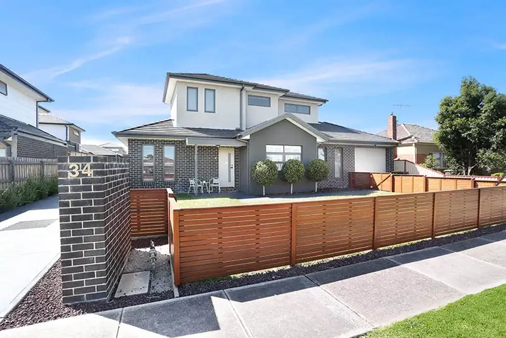 Glenroy 3침실 'Stunning Street Front Home on Approx' 271 sqm's' - Private Sale By Negotiation