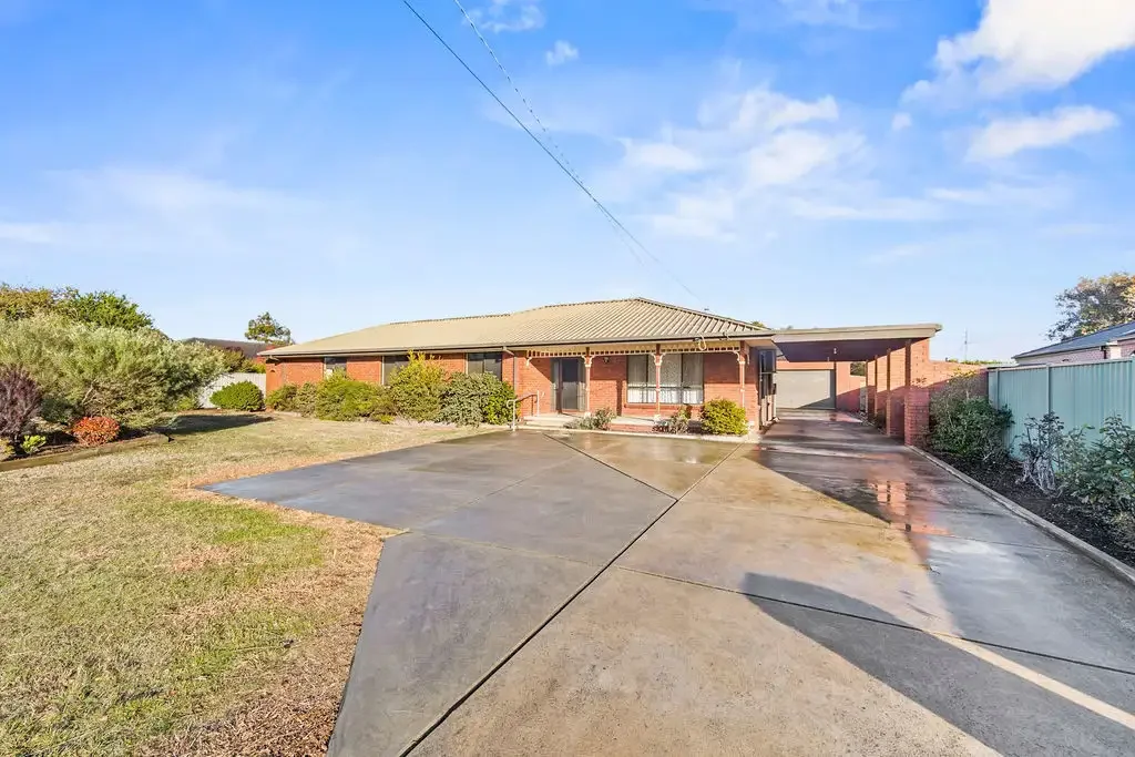 19 Edgewood Court, Delacombe, VIC 3356