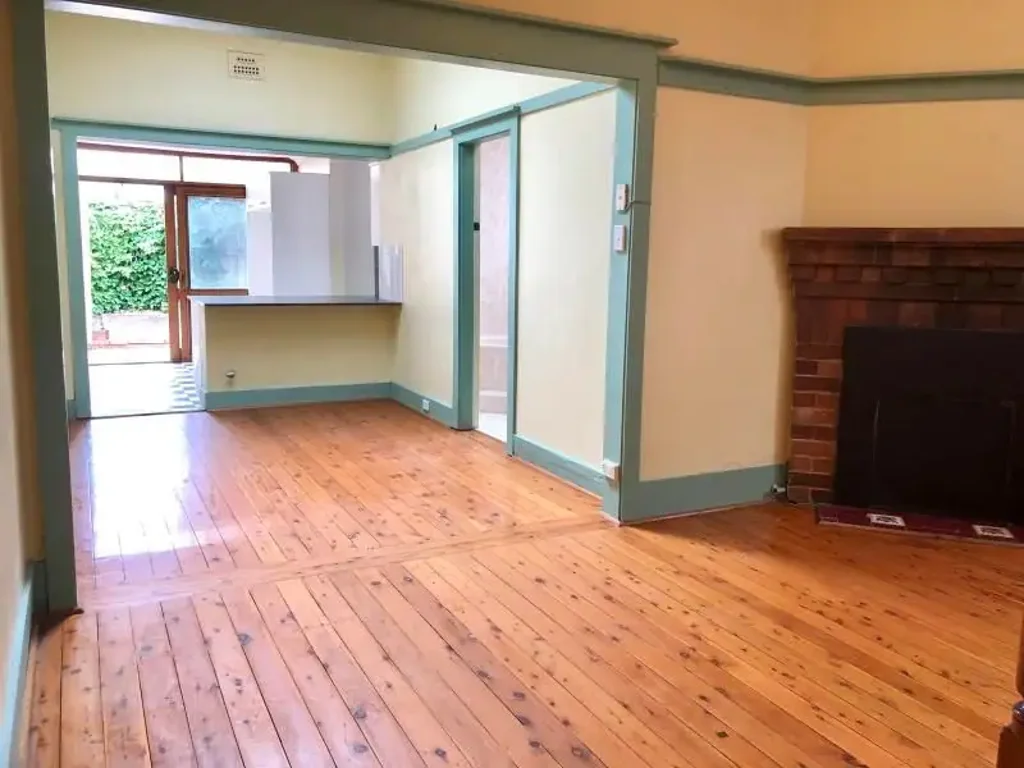 CHARACTER FILLED & SECURE 5 BEDROOM SEMI AVAILABLE FROM 27TH JUNE!
