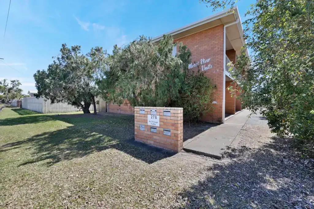 West Mackay 12Zimmer Six Units. Solid Income. Room to Grow.