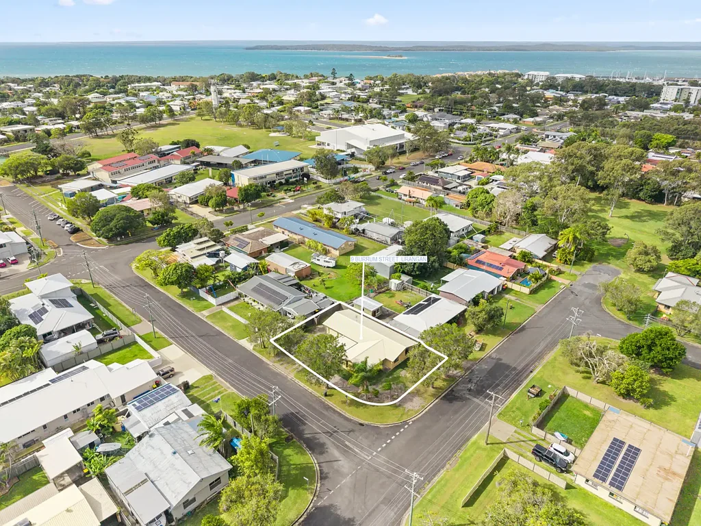 Urangan 3બેડરૂમ Beautifully Renovated Coastal Home - Just 500m to the Urangan Waterfront