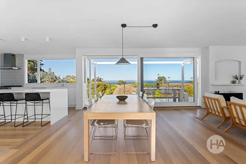 Somers 3房 拥有两块产权的全景海湾景观 Panoramic Bay Views on Two Titles